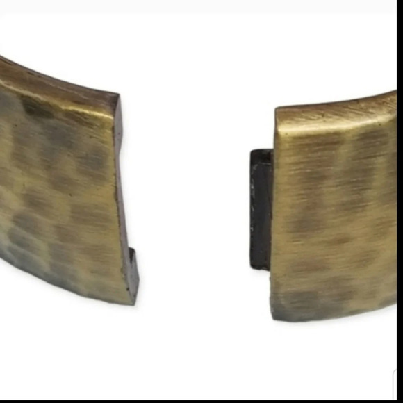 AVON "WILD SAFARI" BRASSTONE & RHINESTONE TEXTURED CLAMPER BRACELET WATCH - Picture 5 of 5